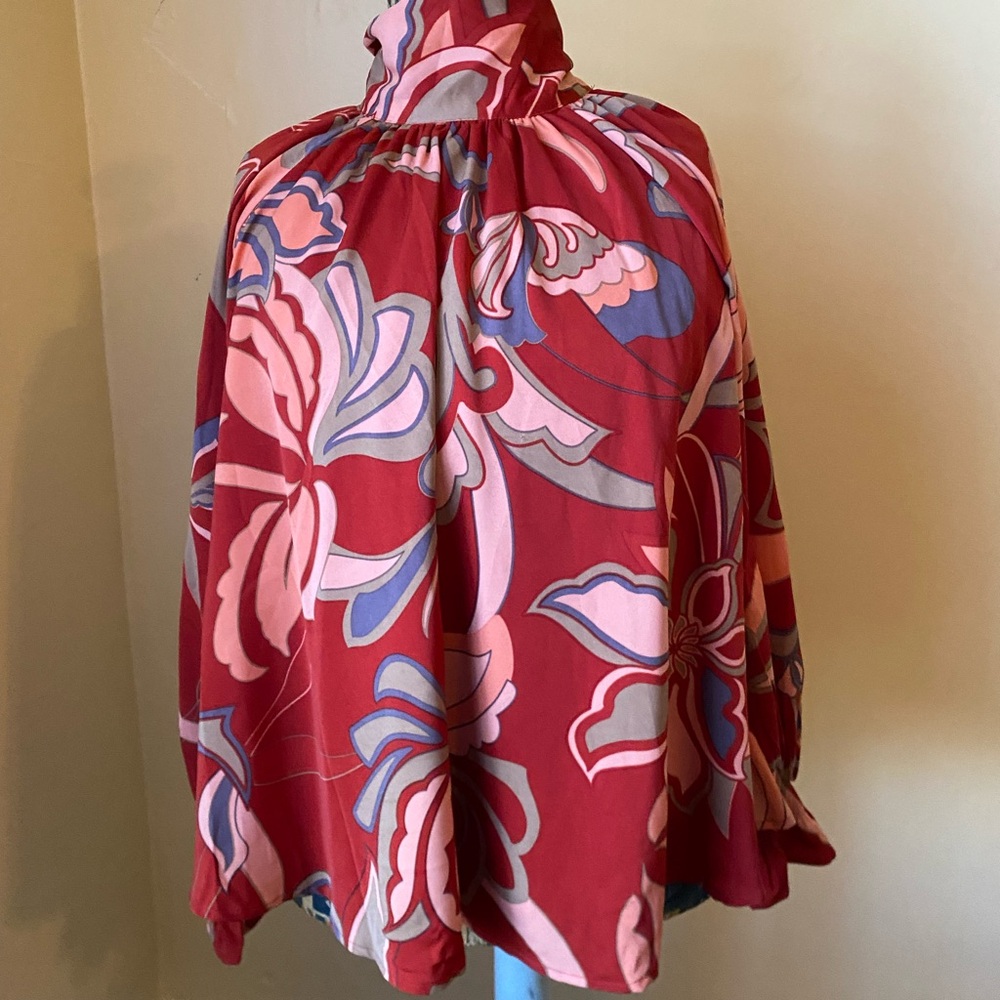 Entro Red and Pink Floral Cape